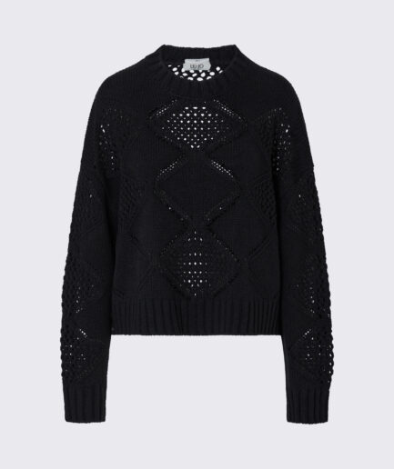 MAGLIA CON PERLINE E TRAFORATURE